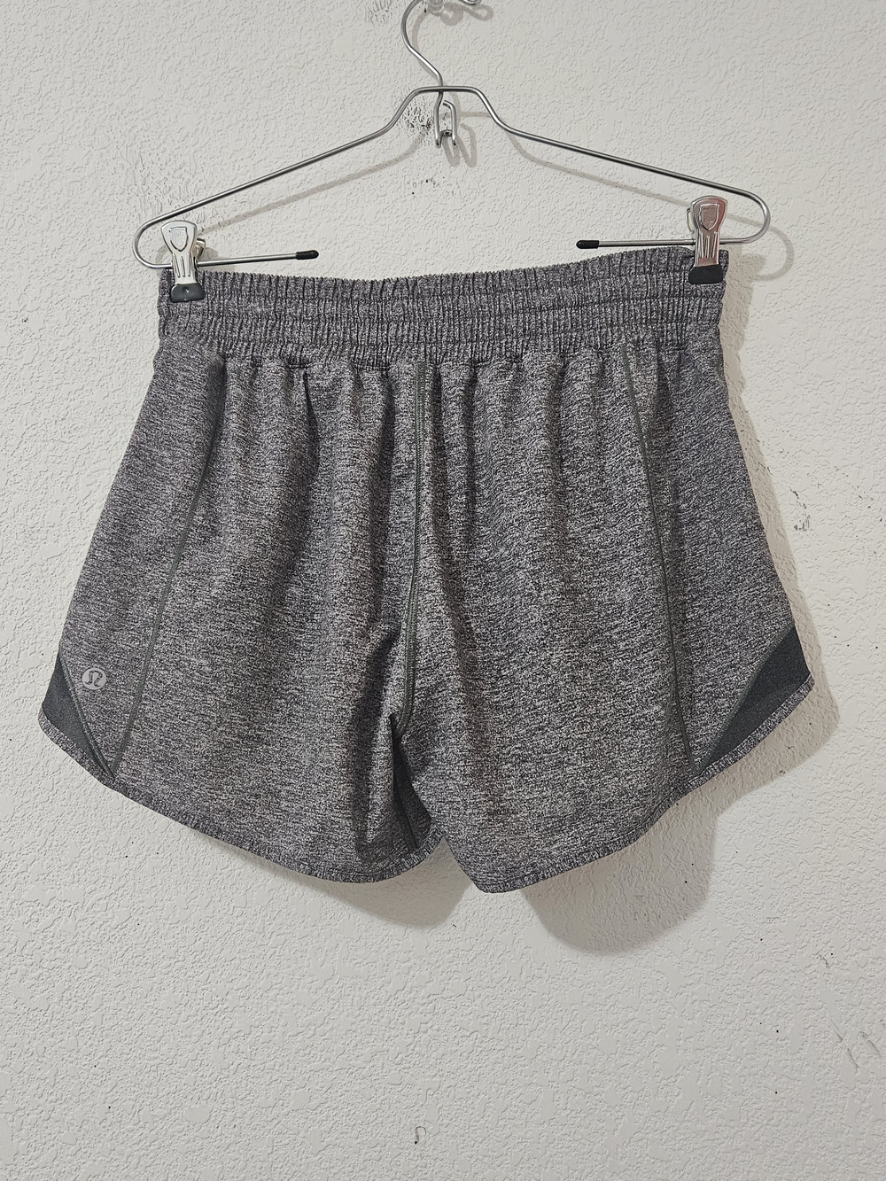 Lululemon Hotty Hot Shorts Size 6 - Picture 5 of 7